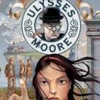 ULYSSES MOORE DESA YANG SEKARAT